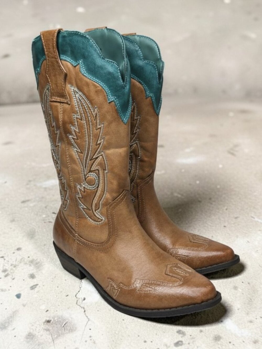 NWOB Coconuts by Matisse Cimmaron Western Cowgirl Boots Womens Teal Trim 6.5